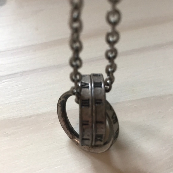 Roman numeral imprinted rings and chain - Picture 3 of 3